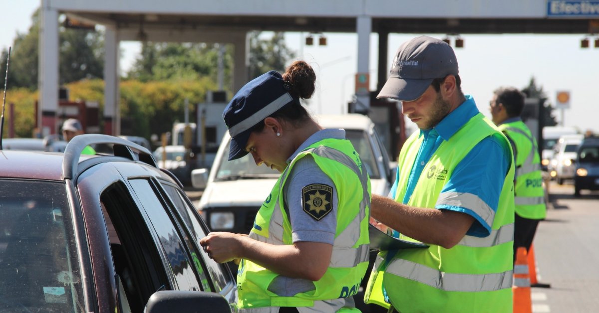 Circulaba Con Una Licencia De Conducir Trucha Por La Autopista Y Le