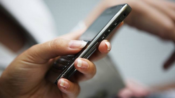 Los extraños mensajes que llegan a los celulares y que recomiendan no responder