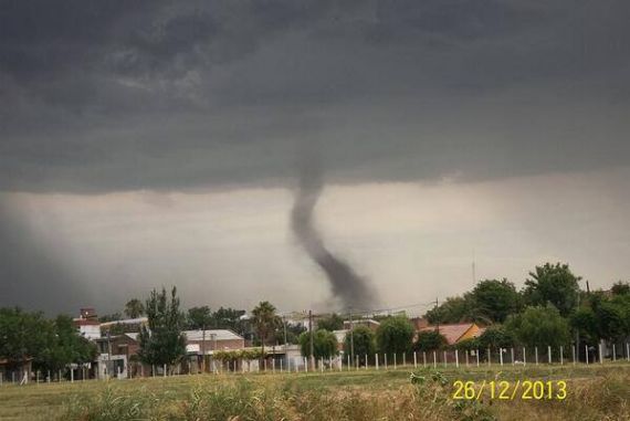 Tornado en San Lorenzo (Sta. Fe.) Tornado en San Lorenzo (Sta. Fe.)