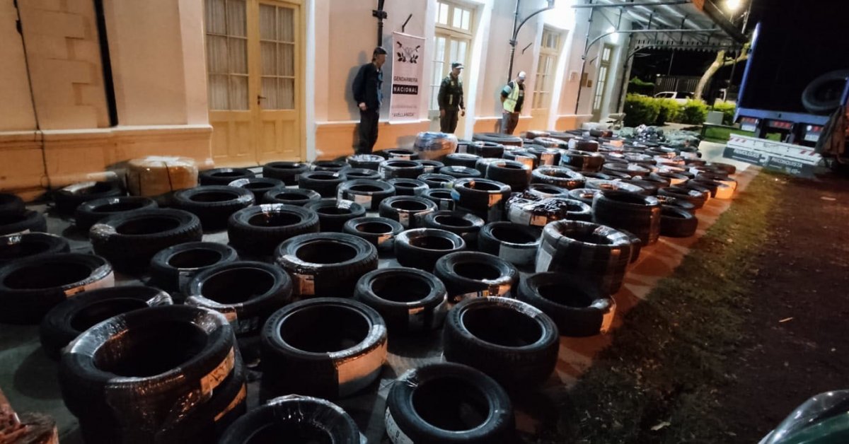 Decomisaron 216 neumáticos de contrabando en encomiendas-11Noticias.com