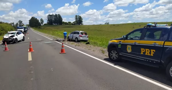 Dos personas murieron en un choque en Brasil entre autos argentinos