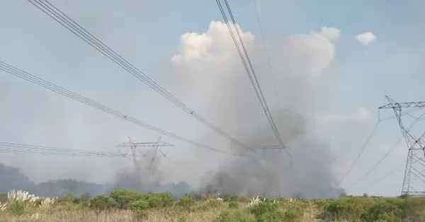 El apagón masivo en el centro del país se habría producido por el incendio de un campo