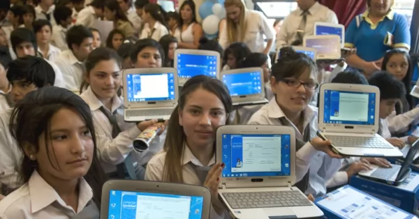Vuelve Conectar Igualdad, el programa de entrega de netbooks a estudiantes  y docentes-11Noticias.com