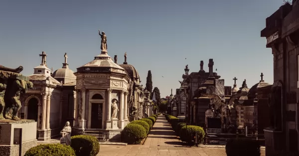 Firmaron un acuerdo para la restauración del cementerio El Salvador