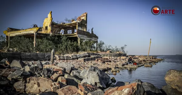 Del esplendor a las ruinas: el viejo Hotel Melincué sepultado por la laguna