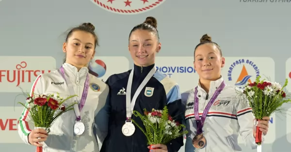 La argentina Mía Mainardi ganó el oro en salto en el Mundial junior en Turquía