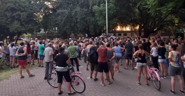 Vecinos de Granadero Baigorria se movilizaron en la plaza principal con múltiples reclamos
