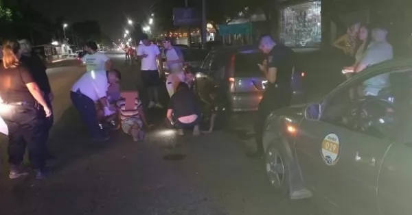 Un motociclista chocó a una inspectora de tránsito en Capitán Bermúdez 