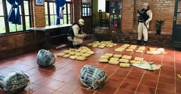 Misiones: secuestraron más de 130 kilos de marihuana de un bote que venía de Paraguay