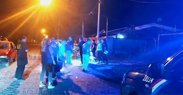 Acribillaron a tiros a un hombre mientras dormía en su casa de Ibarlucea