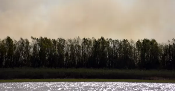 Advierten por disminución de visibilidad a causa de humo proveniente de incendios en islas