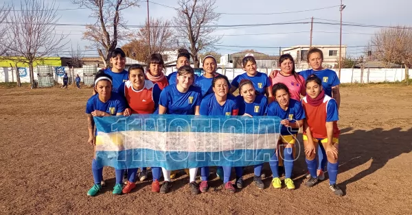 Fútbol femenino: Barrio Vila se encariña con la cima