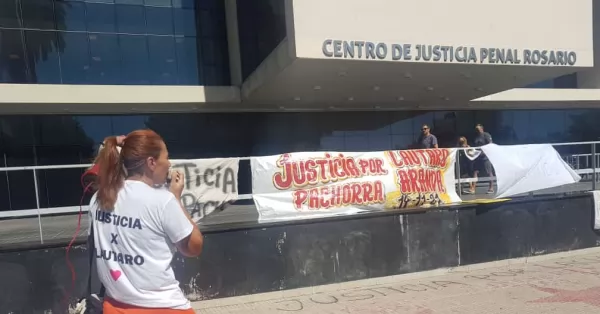 Familiares de Lautaro Aranda se manifestaron en la Fiscalía de Rosario para que se acelere la investigación 