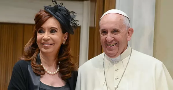 El Papa Francisco se solidarizó con Cristina tras el ataque 