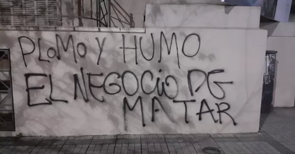 “Plomo y humo. El negocio de matar”: aparecieron nuevas pintadas en Rosario