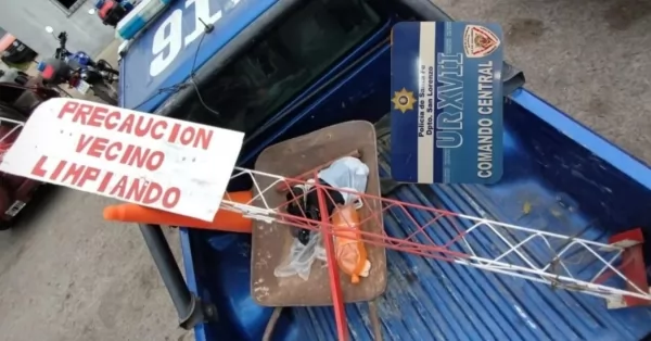 Se robaba un cartel de “precaución, vecinos limpiando” y fue detenido