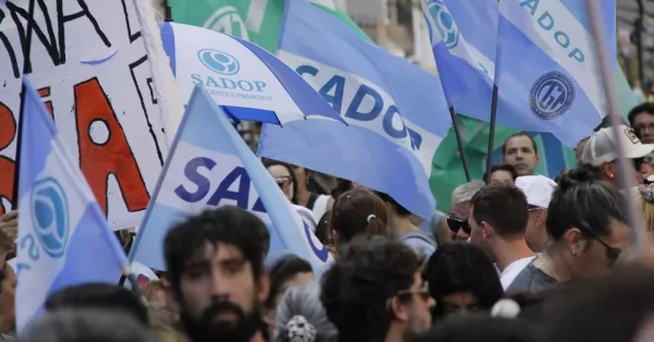 SADOP Rosario aceptó la propuesta salarial pero con numerosas críticas al gobierno 