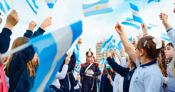 Promesa a la bandera: 1.400 chicos de San Lorenzo prometieron lealtad a la enseña patria