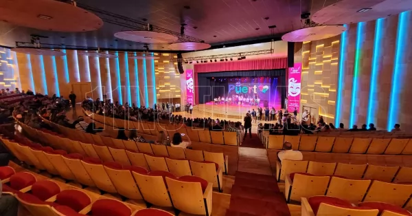 “Fue una mañana soñada”: De Grandis inauguró el Teatro Municipal en el 133 aniversario de Puerto San Martín