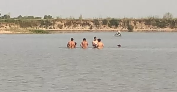 Piden no cruzar caminando el Río Coronda