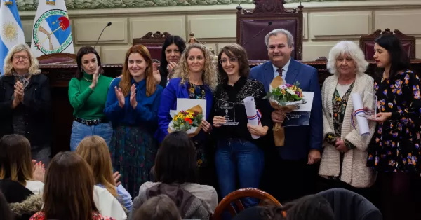 La periodista Flavia Campeis fue reconocida por Diputados con el premio Alfonsina Storni