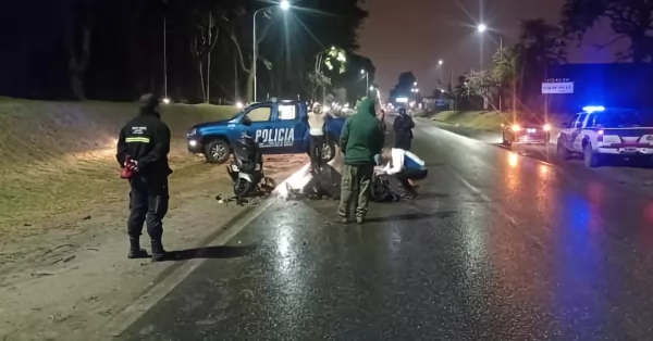 Un joven fue hospitalizado tras chocar su moto con un auto en Bermúdez