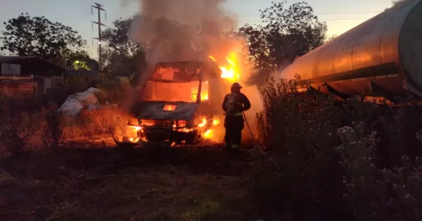 Una trafic ardió en llamas en la madrugada de Navidad en Puerto San Martín