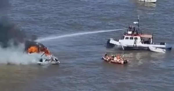 Se incendió una embarcación deportiva en el Rio de la Plata y rescataron a tres tripulantes