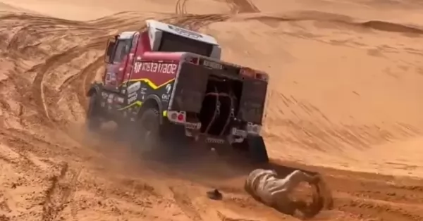 Murió un espectador del Rally Dakar tras ser embetido por el camión de Loprais