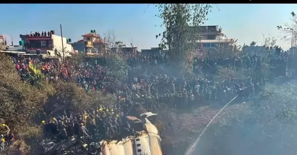 Un avión se estrelló en Nepal y murieron 72 personas 