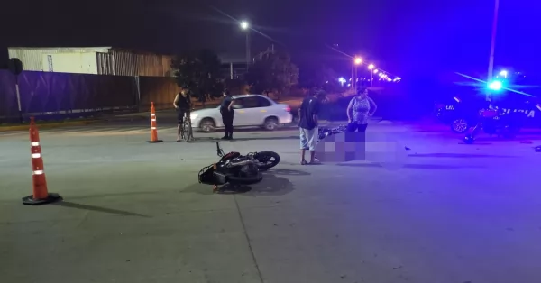 Un hombre quedó inconsciente tras el choque de dos motos en San Lorenzo