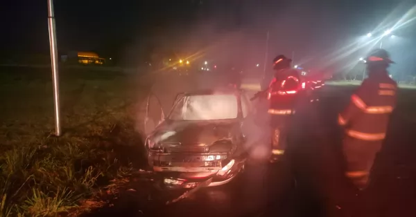 Sospechoso incendio de un automóvil en San Lorenzo