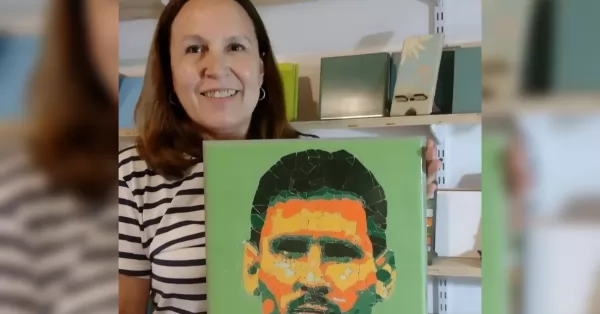 Rosario: Robaron un cuadro de Messi y su autora pide ayuda para recuperarlo
