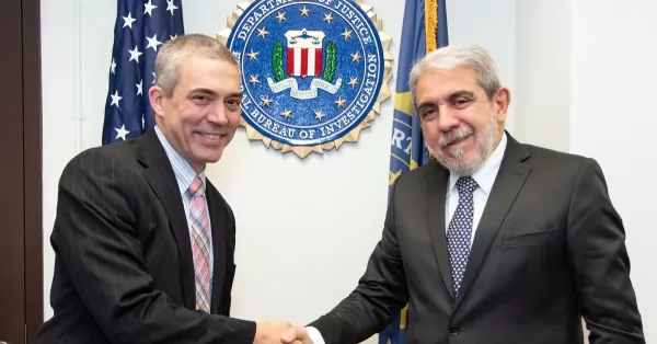 El Ministro de Seguridad Aníbal Fernández firmó un acuerdo con el FBI para trabajar en conjunto