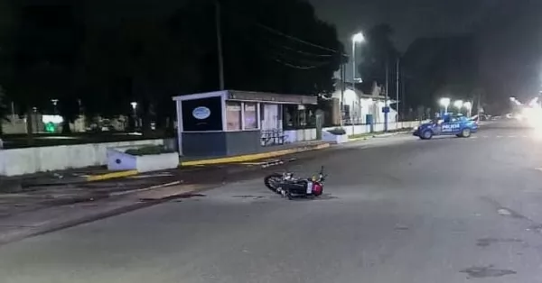 Se encuentra grave un motociclista tras chocar con un peatón en Capitán Bermúdez