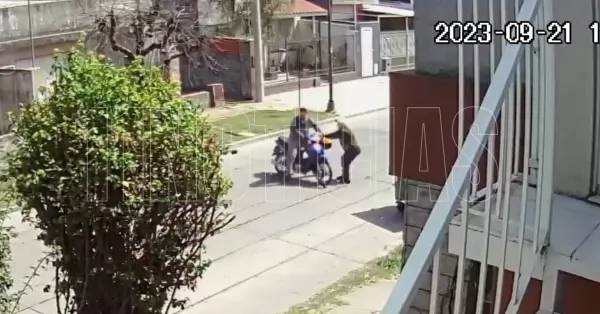 San Lorenzo: violento asalto de un motochorro a una anciana en plena calle