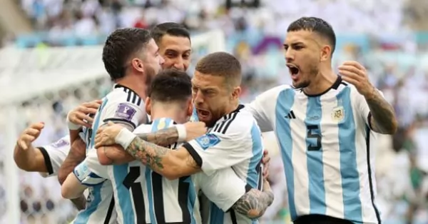 Argentina le gana 1 - 0 a Arabia Saudita con gol de Messi de penal 