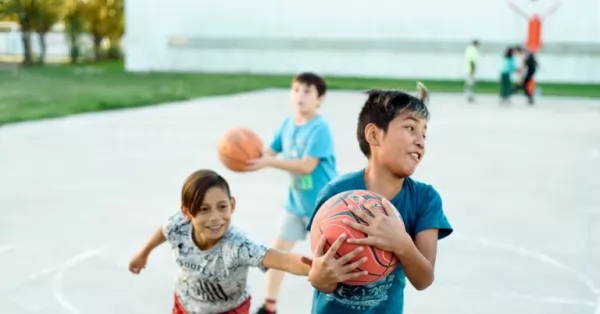 Brindarán clases gratuitas de básquet en el playón de barrio José Hernández