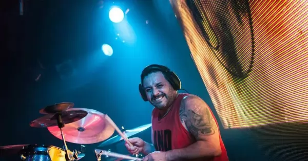 El baterista Bin Valencia murió mientras tocaba en Ramos Mejía