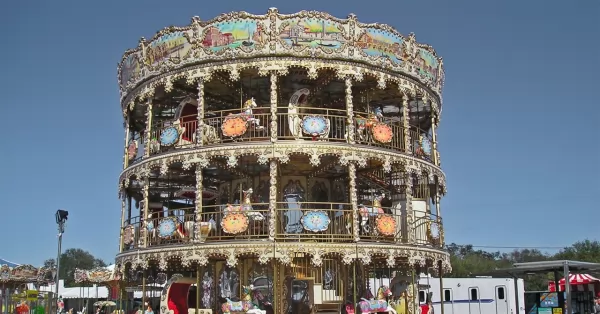 Avanza la construcción del Parque Infantil y el carrusel en Puerto San Martín