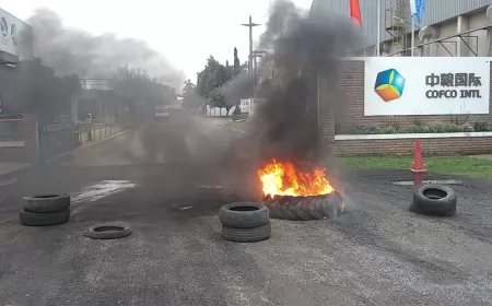 Chau piquete: buscan prohibir la quema de neumáticos y el uso de pirotecnia en protestas en Santa Fe
