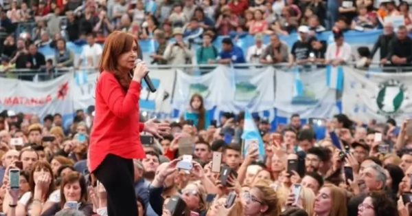 Cristina Fernández de Kirchner convocará a una multitud y crecen rumores sobre su candidatura