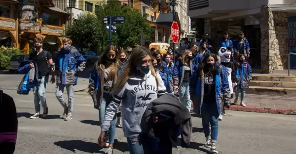 Bariloche suspende viajes de egresados y mantiene a 500 jóvenes aislados en los hoteles