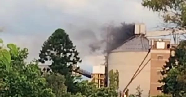 Tras tres horas de trabajo, controlaron el incendio en la planta  de ACA San Lorenzo