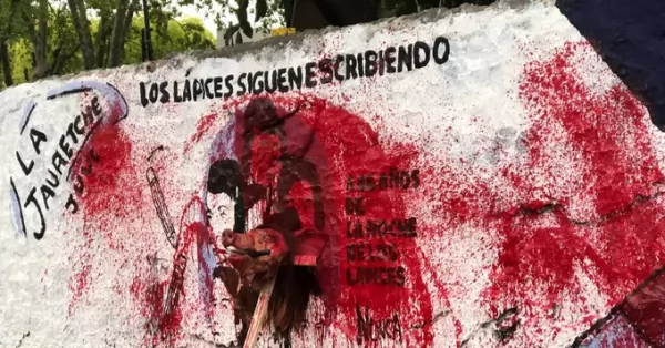 Vandalizaron con una cabeza de chancho un mural en homenaje a la Noche de los Lápices en Quilmes