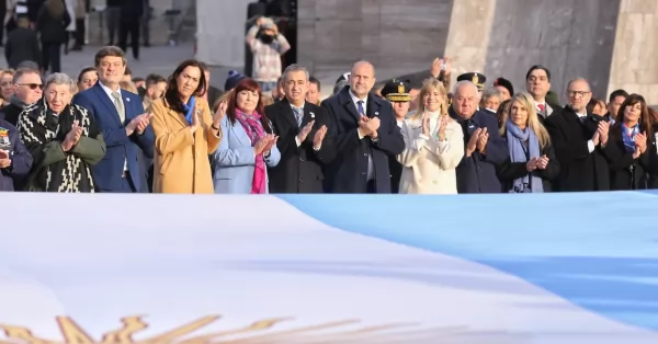 Perotti encabezó el acto central del 20 de junio en Rosario 