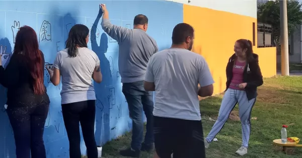 Beltrán: impulsan pintadas con números útiles en muros de la ciudad